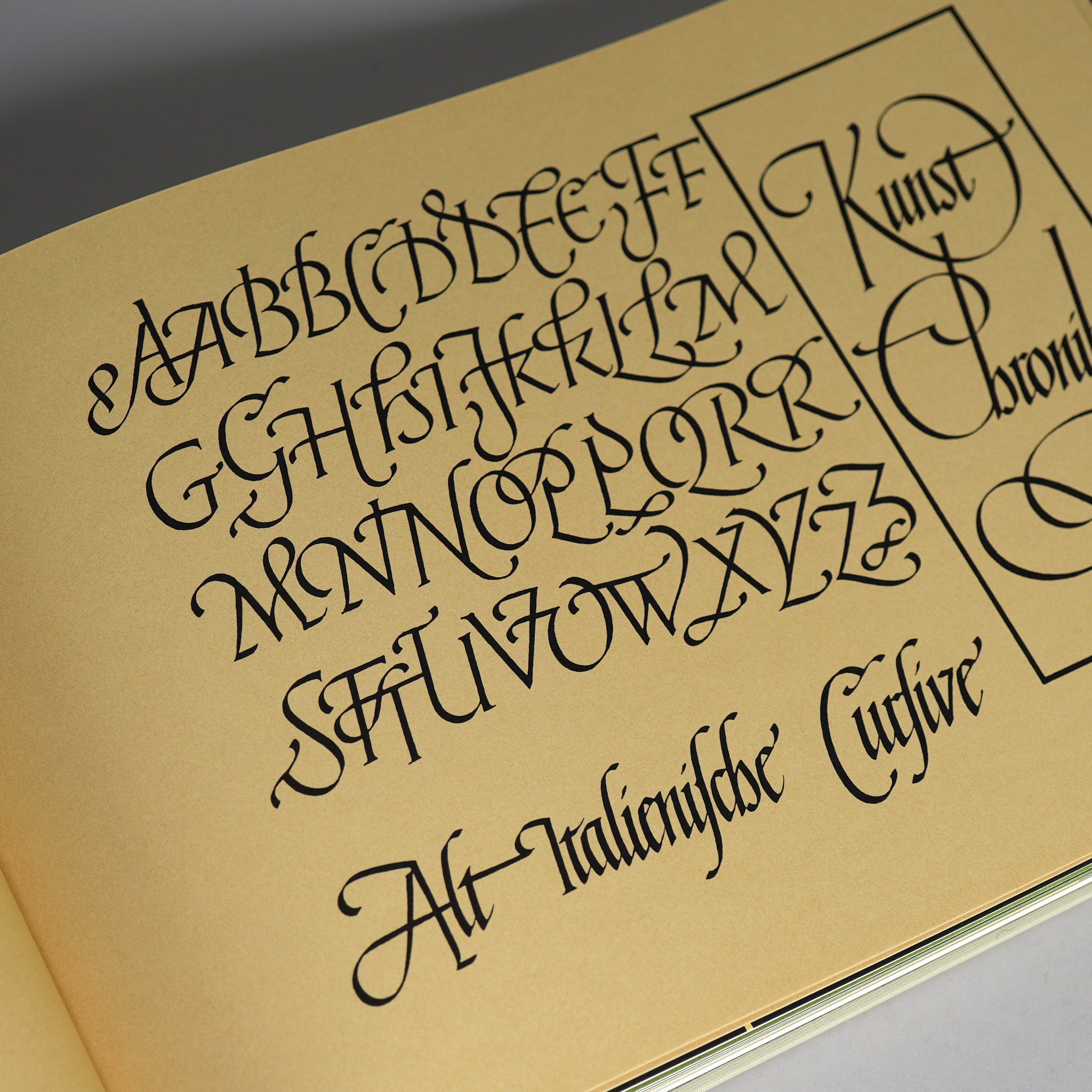 Schiften / Lettering / Ecritures: The Handbook for Lettering by Walter Käch