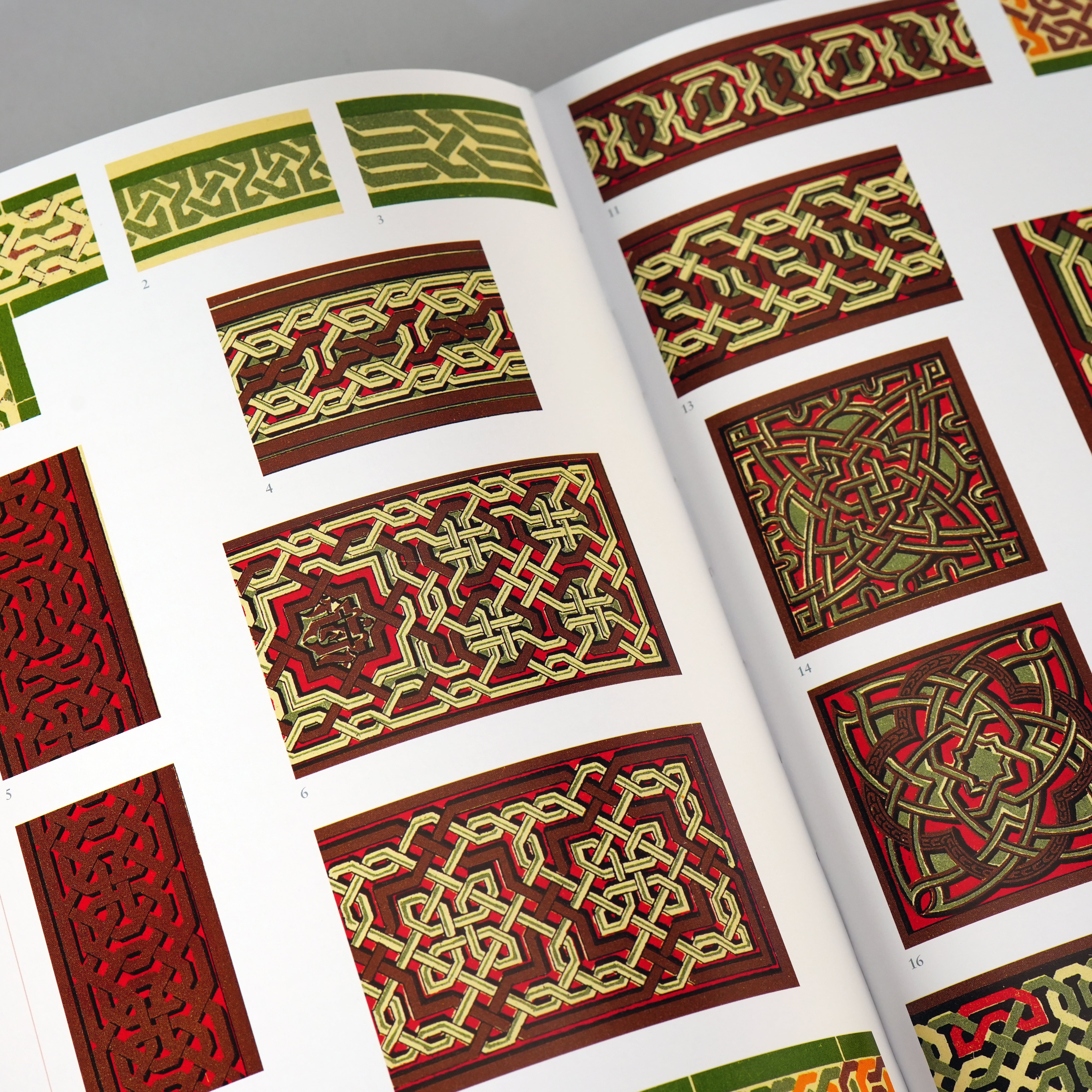 洋書 THE GRAMMAR OF ORNAMENT 装飾美術 装飾模様 大型本 商品の状態
